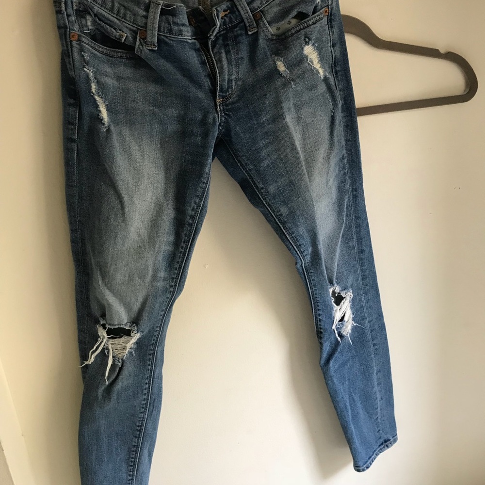 Levi’s should 25 ripped skinny jeans